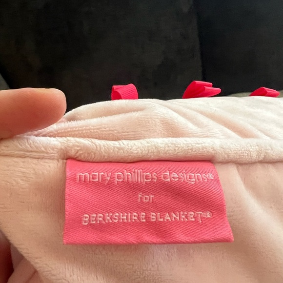 DECORATIVE PILLOW - Picture 4 of 6